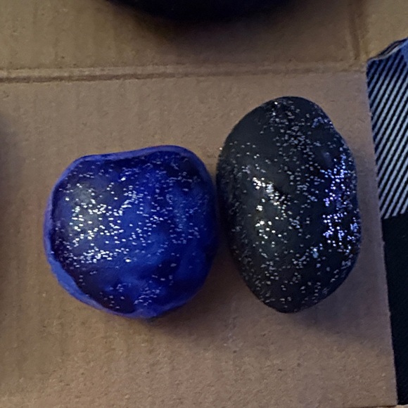 Emmy’s Creations: Vibrant Hand-Painted Decorative Stones - Picture 8 of 9